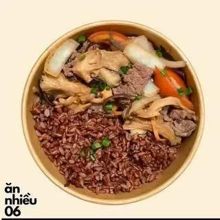 Hình ảnh Cơm gạo lứt bò xào nấm