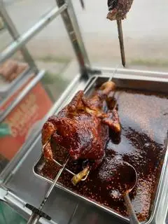 Hình ảnh Gà cô đơn để nguyên con