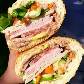 Hình ảnh Bánh Mì Kẹp Thập Cẩm Đặc Biệt