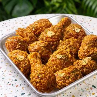 Hình ảnh Gà rán giòn tỏi xốt mặn ngọt