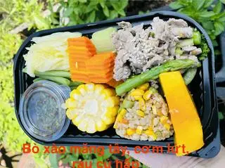 Hình ảnh Thịt bò xào tiêu đen, cơm lứt/khoai lang, salad