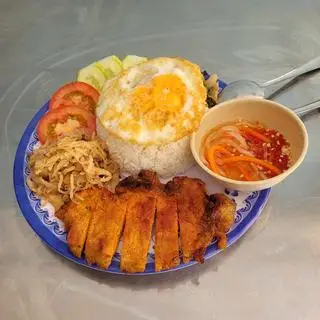 Hình ảnh Cơm Tấm Sườn Bì Trứng Ốp La