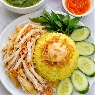 Hình ảnh Cơm gà xé sốt bơ