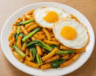 Hình ảnh Nui xào trứng ốp la