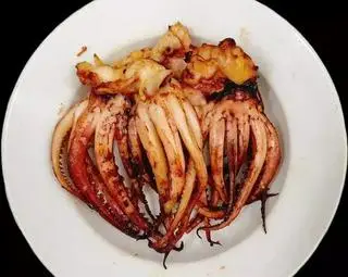 Hình ảnh Râu mực nướng 
