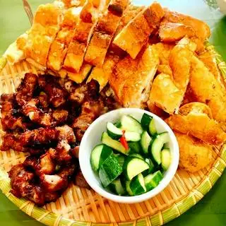 Hình ảnh Bánh mì cắt - 2 xiên thịt