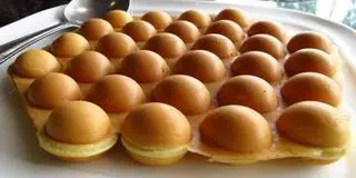 Hình ảnh Bánh trứng truyền thống nhân bơ đậu phộng