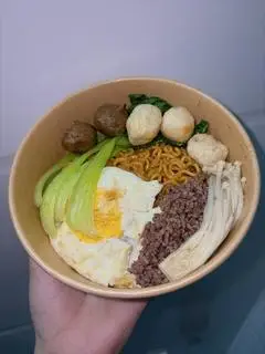Hình ảnh  mì trộn cá viên thịt bò