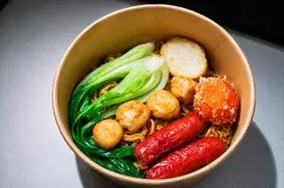 Hình ảnh Mì trộn thập cẩm