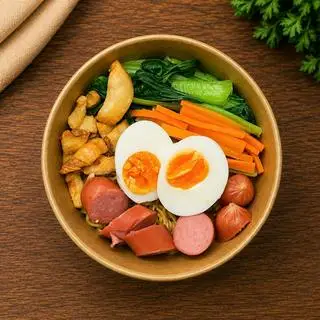 Hình ảnh Mì trộn trứng lòng đào-xúc xích-tóp mỡ