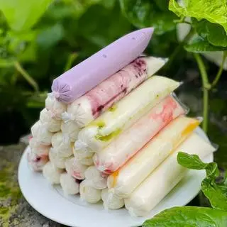 Hình ảnh 10 túi sữa chua mix vị hoa quả