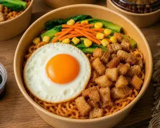 Hình ảnh Mì trộn Trứng Tóp Mỡ 