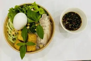 Hình ảnh Bún nước tương (thịt trứng)