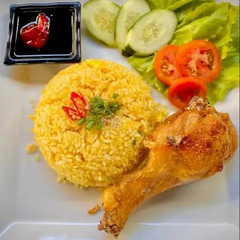 Hình ảnh cơm chiên đùi gà tỏi