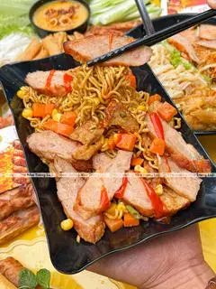 Hình ảnh Mì trộn Indomie+ Nem nướng 