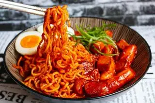 Hình ảnh MÌ CAY TRỘN SỐT HÀN