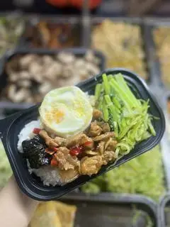 Hình ảnh Cơm thịt rang cháy cạnh 
