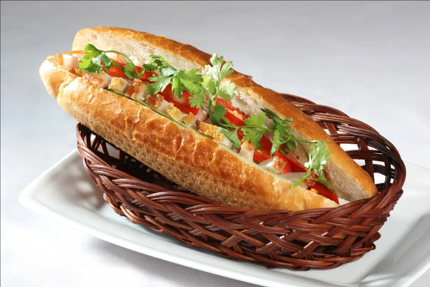 Hình ảnh bánh mì heo quay