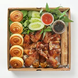 Hình ảnh Combo gà (+cơm lam, bánh bao)