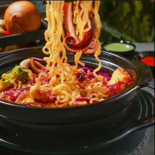 Hình ảnh Mì lẩu Thái bạch tuộc