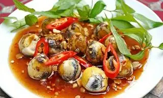 Hình ảnh cút lộn xào me 1 xuất.