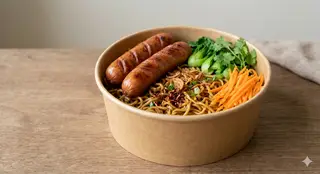 Hình ảnh Mì trộn indo xúc xích + hồng trà sốt tắc