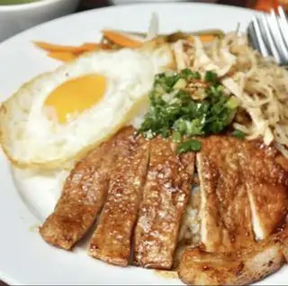 Hình ảnh Cơm sườn bì trứng