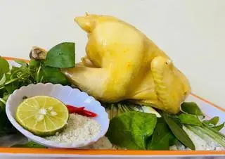 Hình ảnh Nguyên con gà hấp muối tiêu