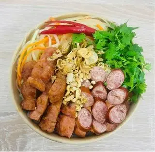 Hình ảnh Bún trộn nem nướng và lạp sườn tươi