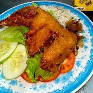 Hình ảnh Cơm Chiên Đùi Gà Góc Tư+Lạp Xưởng