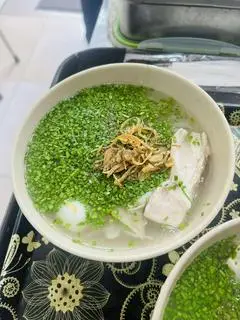 Hình ảnh Bánh canh cá dầm + Trứng cút + Trứng cá