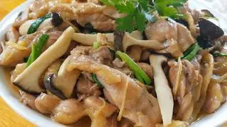 Hình ảnh cơm gà xào nấm