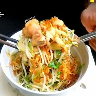 Hình ảnh Phở trộn thường - chân rút xương