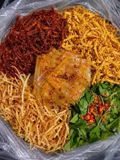 Hình ảnh Bánh tráng 3 loại khô ( gà, bò, mực ) 