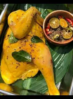 Hình ảnh gà ủ muối hoa tiêu ăn liền kèm hũ chấm thần thánh