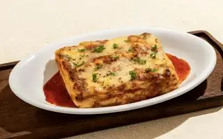 Hình ảnh Mì lá xếp lớp sốt thịt bò bằm - Beef lasagna