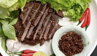 Hình ảnh Bò một nắng muối kiến vàng