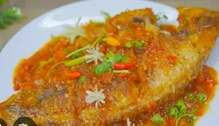Hình ảnh Cơm cá diêu hồng sốt cà chua