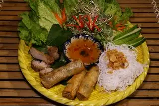 Hình ảnh Bún ram + thịt rán 