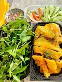 Hình ảnh Gà ủ muối gà sạch loại 1,có đầu chân đầy đủ, nữa con chặt sẵn,ăn từ 1 đến 2 người ăn,siêu ngon thơm giòn 