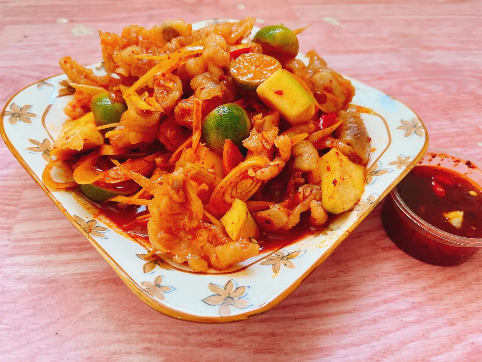 Hình ảnh Chân gà rút xương sốt thái nhỏ kèm nước chấm