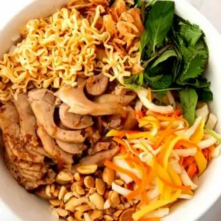 Hình ảnh Mì trộn thường