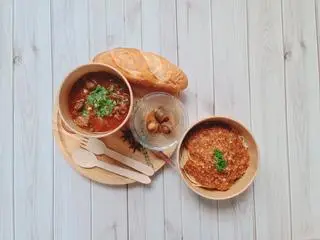 Hình ảnh Mì spaghetti bò bằm - Coca
