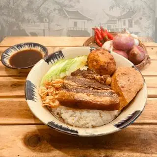 Hình ảnh Xôi thịt - chả - trứng