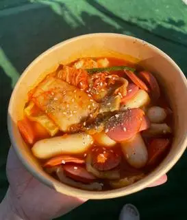 Hình ảnh Tokbokki sốt cay Hàn Quốc + toping