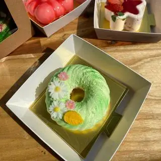 Hình ảnh Entremet vòng hoa phúc bồn tử 