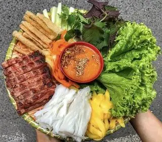 Hình ảnh Combo 1 nem nướng suất lớn - 1 trà tắc xí muội ly khổng lồ