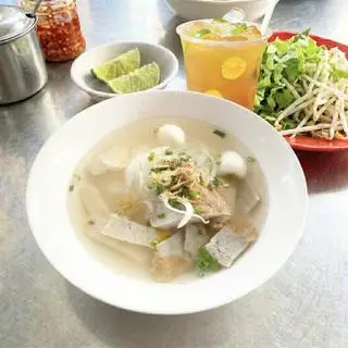 Hình ảnh Bánh canh chả cá - trà tắc