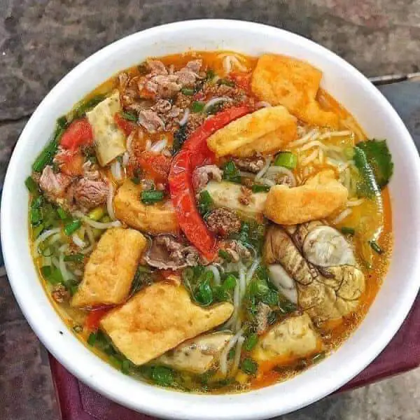 Hình ảnh bún riêu bò đậu trứng vịt lộn