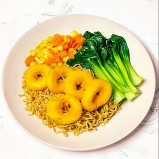 Hình ảnh Mì trộn mực vòng chiên giòn